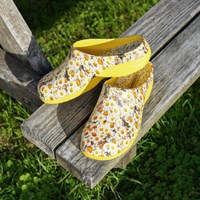 Backdoorshoes Lemon Daisy Women's Garden & Leisure Clogs
